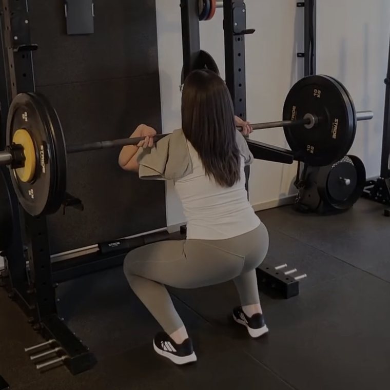 Squat in het rek tijdens de opbouw
